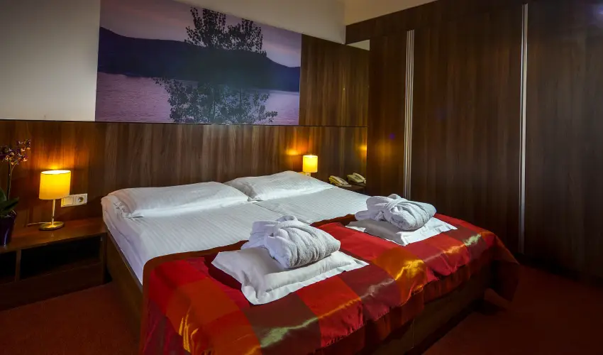 Royal Club Hotel Visegrd - Mjus 1. (min. 2 j)