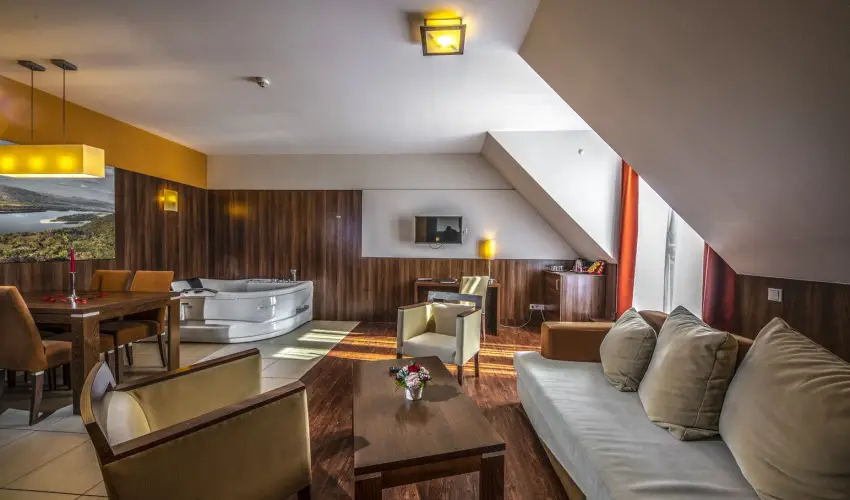 Royal Club Hotel Visegrd - Mjus 1. (min. 2 j)