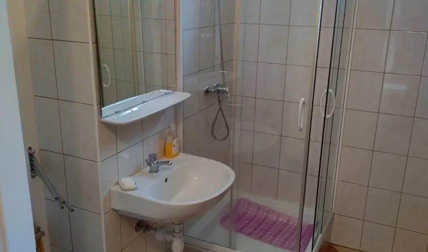 Rzsi Vendghz Mihlyhza - Mjus 1. (min. 2 j)