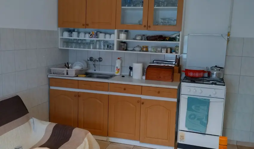 Rzsi Vendghz Mihlyhza - Mjus 1. (min. 2 j)