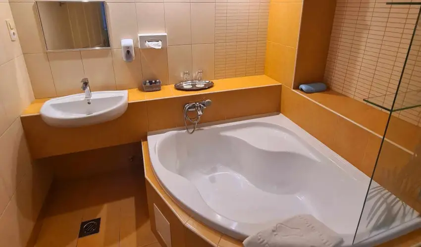 Salg Hotel Salgtarjn-Eresztvny - Mjus 1. (min. 2 j)