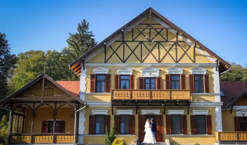 Sasrti Vadszkastly Almamellk - Mjus 1.