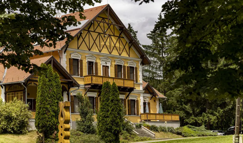 Sasrti Vadszkastly Almamellk - Mjus 1.