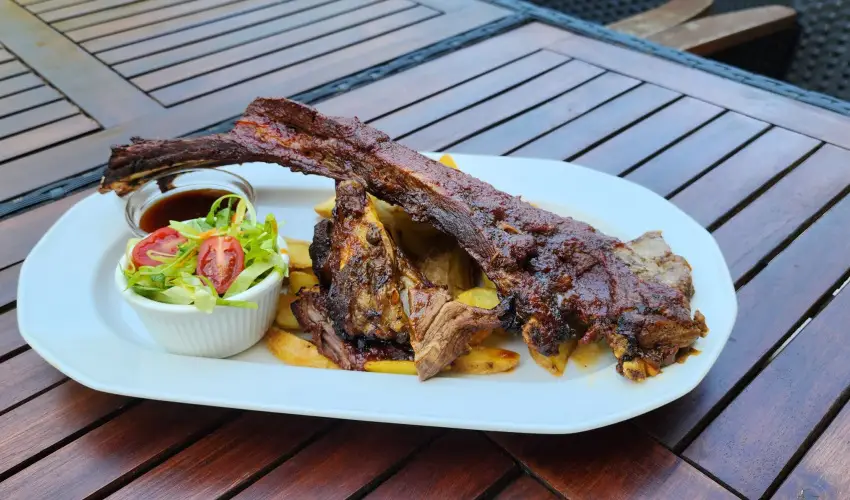 Sasrti Vadszkastly Almamellk - Mjus 1.