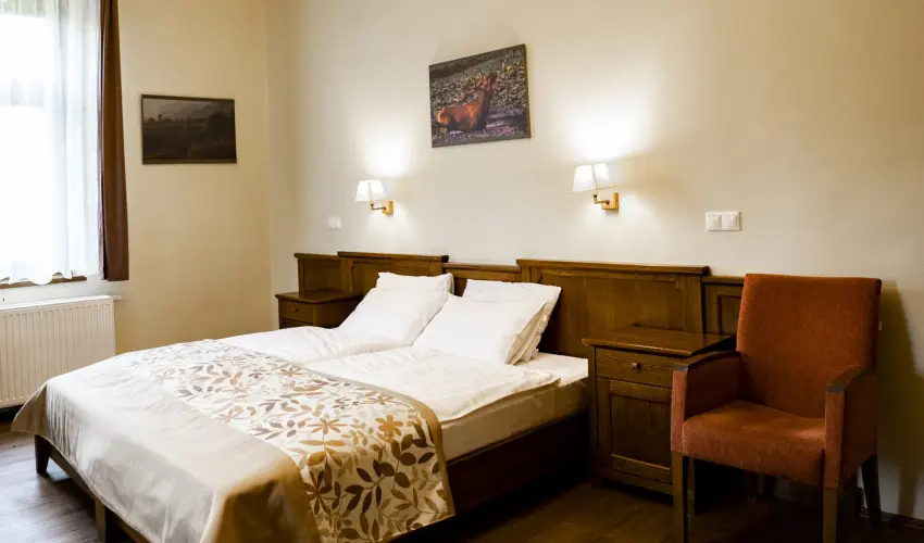 Sasrti Vadszkastly Almamellk - Mjus 1.