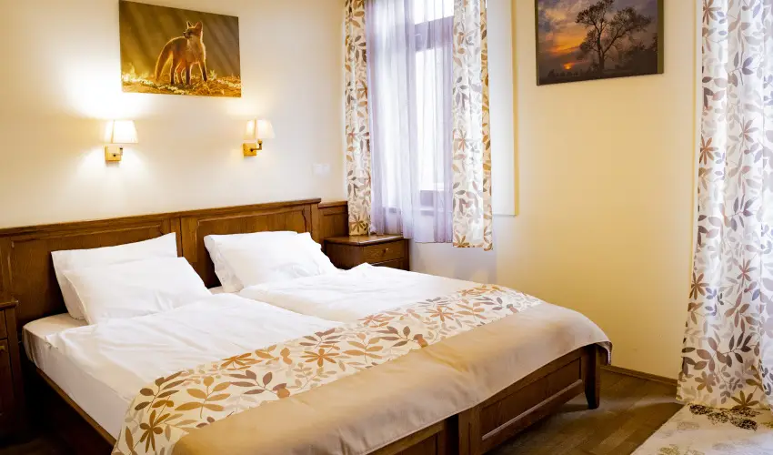 Sasrti Vadszkastly Almamellk - Mjus 1.