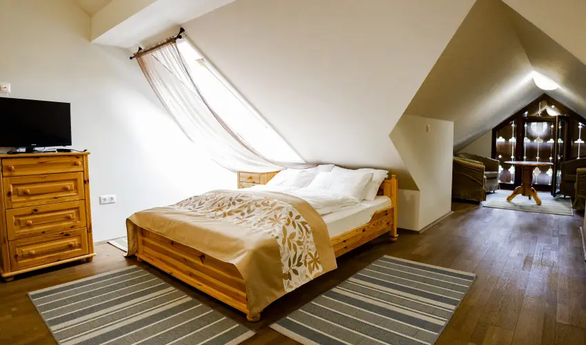 Sasrti Vadszkastly Almamellk - Mjus 1.