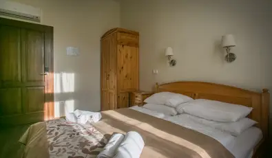 Sasrti Vadszkastly Almamellk