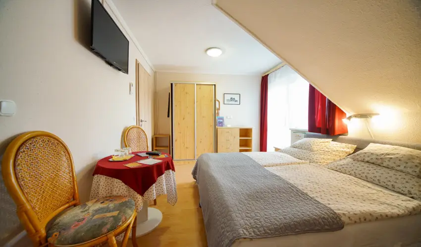 Siesta Vendghz Eger - Mjus 1. (min. 2 j)