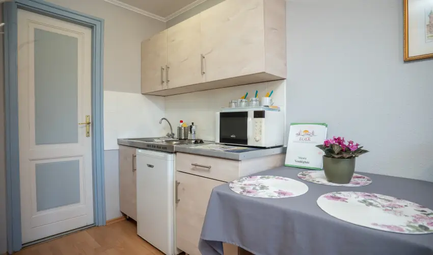 Siesta Vend�gh�z Eger - M�jus 1. (min. 2 �j)