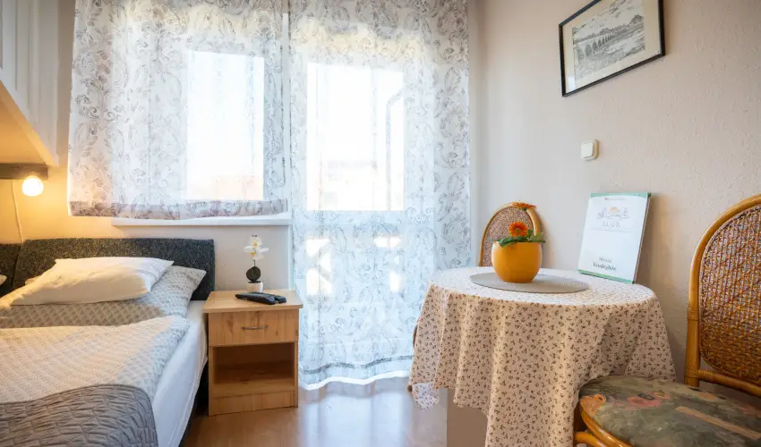 Siesta Vend�gh�z Eger - M�jus 1. (min. 2 �j)