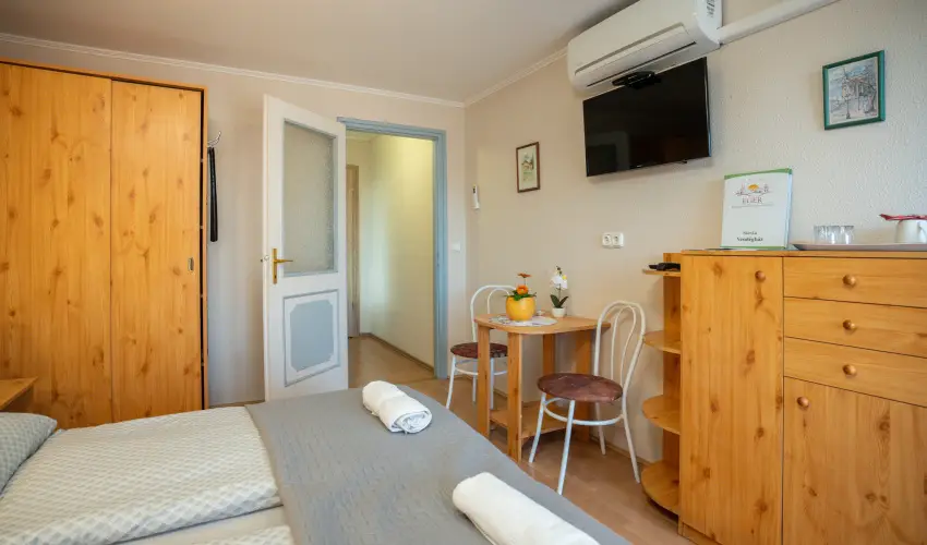 Siesta Vend�gh�z Eger - M�jus 1. (min. 2 �j)