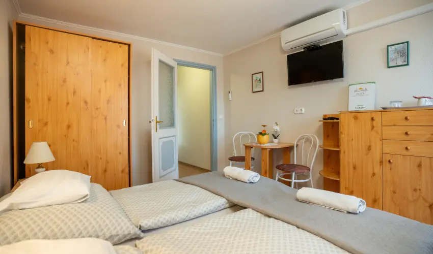 Siesta Vend�gh�z Eger - M�jus 1. (min. 2 �j)