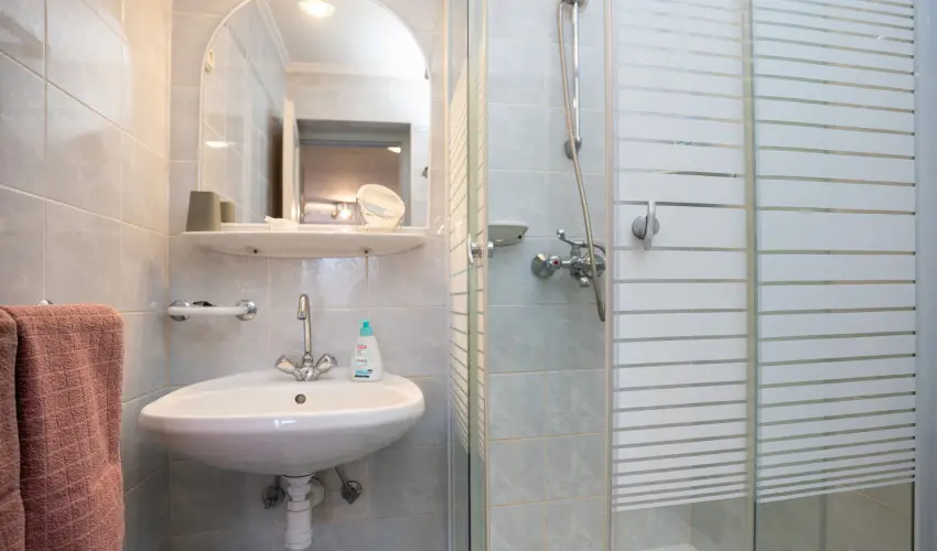 Siesta Vend�gh�z Eger - M�jus 1. (min. 2 �j)