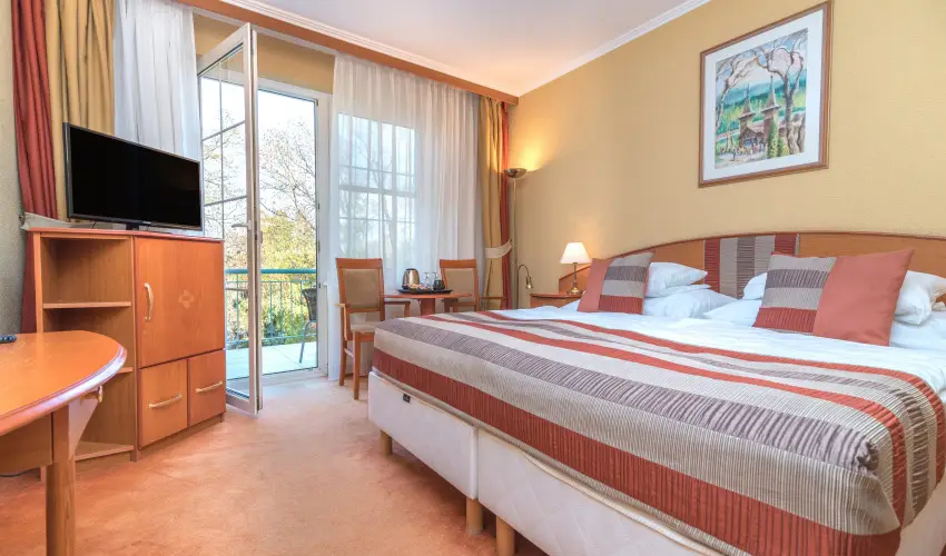 Hotel Spa H�v�z H�v�z - M�jus 1.