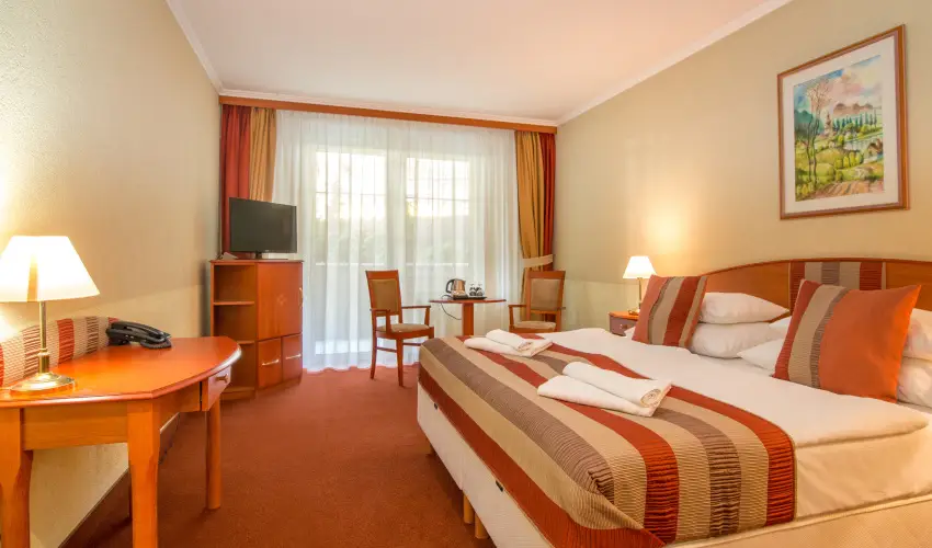 Hotel Spa H�v�z H�v�z - M�jus 1.
