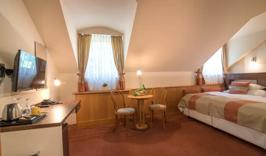 Hotel Spa H�v�z H�v�z - M�jus 1.