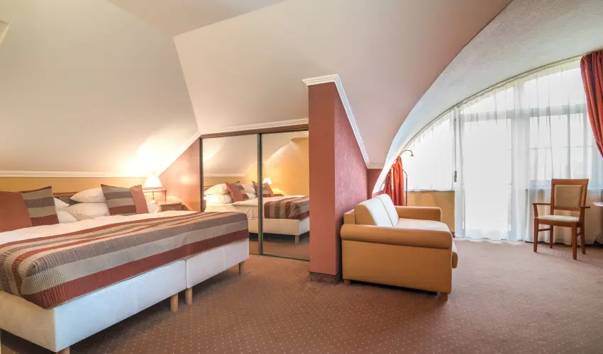 Hotel Spa H�v�z H�v�z - M�jus 1.