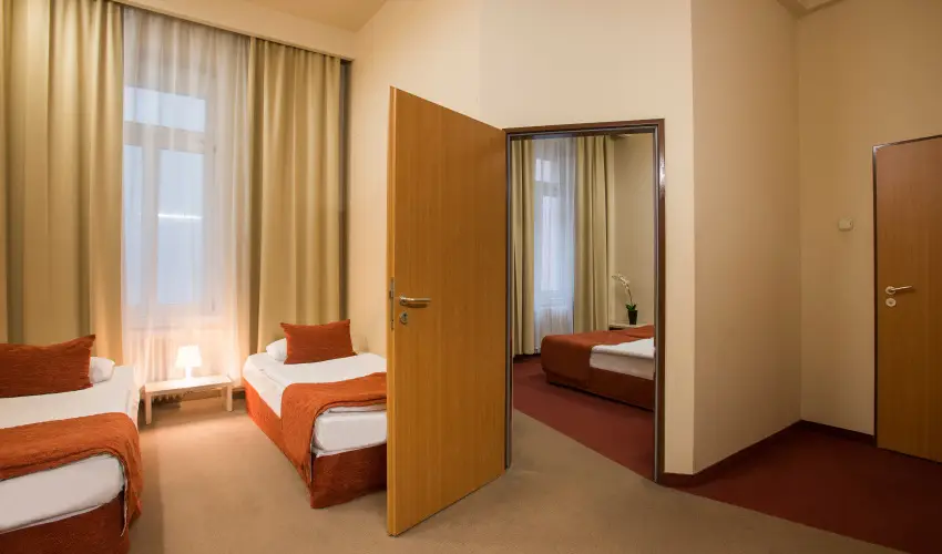 Star City Hotel Budapest - Mjus 1. - teljes elrefizetssel
