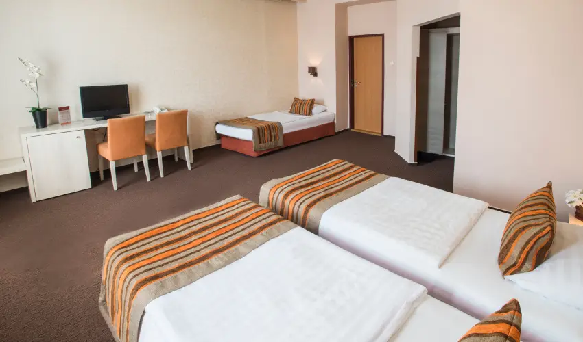 Star City Hotel Budapest - Mjus 1. - teljes elrefizetssel