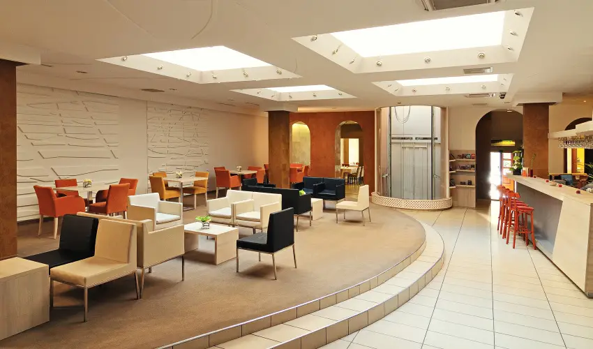 Star City Hotel Budapest - Mjus 1. - teljes elrefizetssel