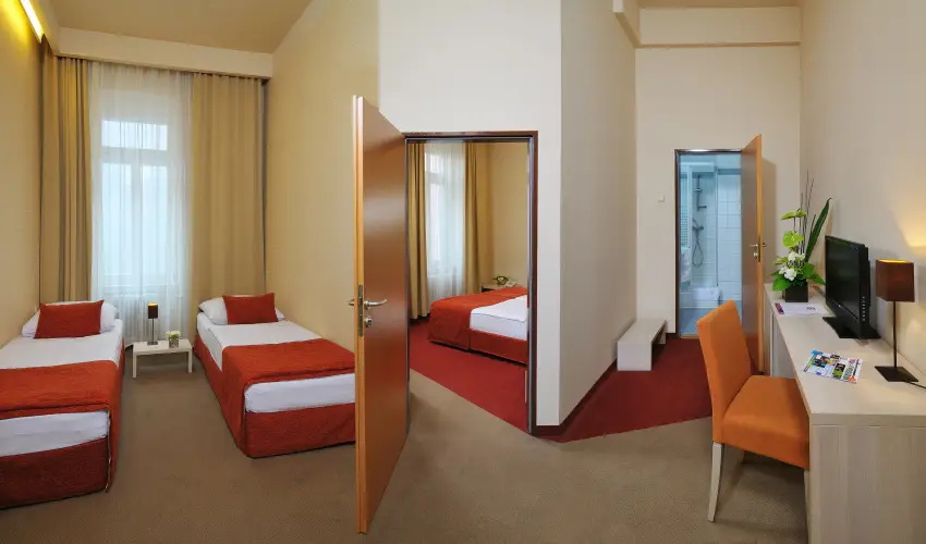 Star City Hotel Budapest - Mjus 1. - teljes elrefizetssel