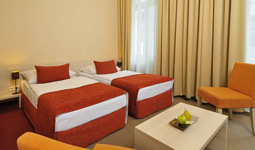 Star City Hotel Budapest - Mjus 1. - teljes elrefizetssel