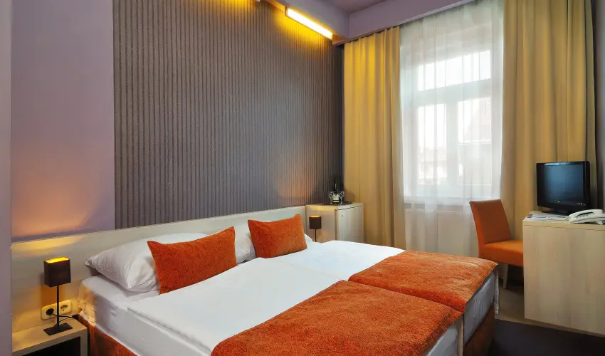 Star City Hotel Budapest - Mjus 1. - teljes elrefizetssel