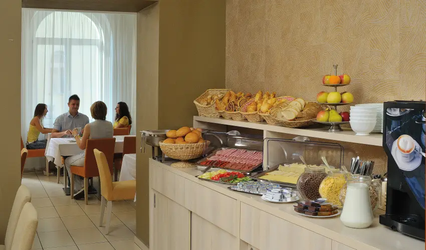 Star City Hotel Budapest - Mjus 1. - teljes elrefizetssel