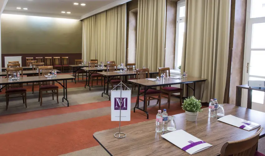 Star City Hotel Budapest - Mjus 1. - teljes elrefizetssel