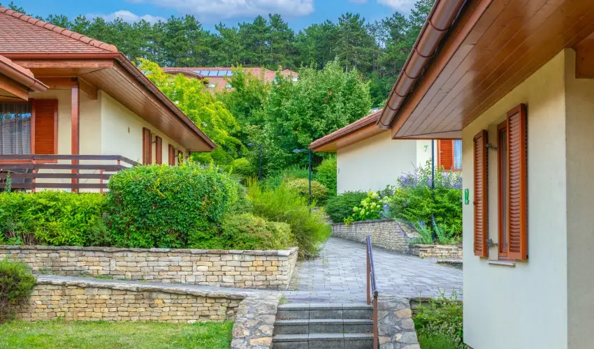 Szalajka Liget Hotel �s Apartmanh�zak Szilv�sv�rad - M�jus 1.