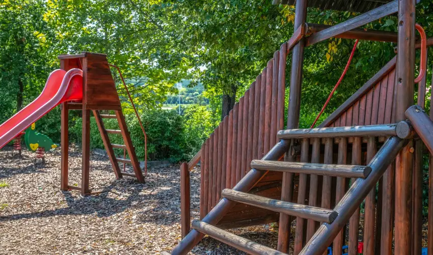 Szalajka Liget Hotel �s Apartmanh�zak Szilv�sv�rad - M�jus 1.
