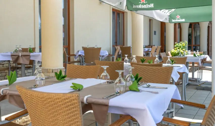 Szalajka Liget Hotel �s Apartmanh�zak Szilv�sv�rad - M�jus 1.