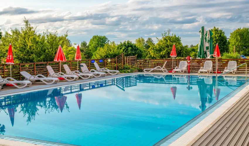Szalajka Liget Hotel �s Apartmanh�zak Szilv�sv�rad - M�jus 1.