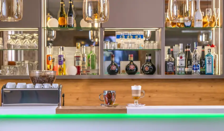 Szalajka Liget Hotel �s Apartmanh�zak Szilv�sv�rad - M�jus 1.