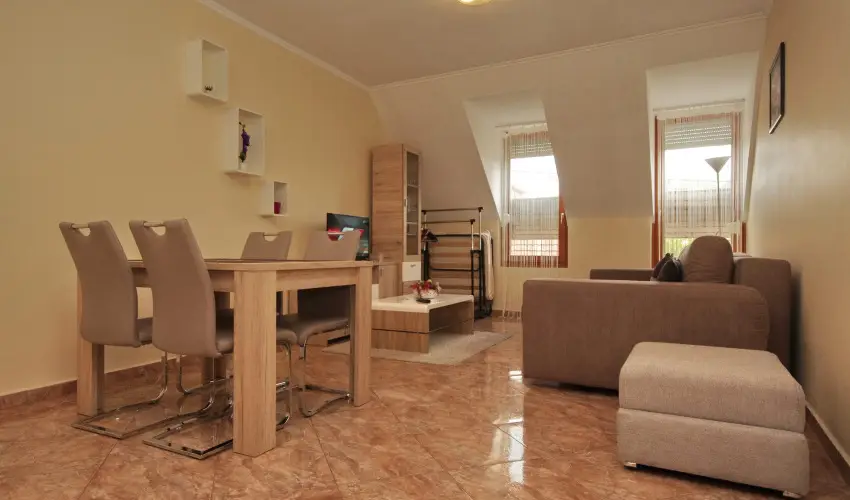 Szamcs Apartman Gyula - Mjus 1. (min. 2 j)