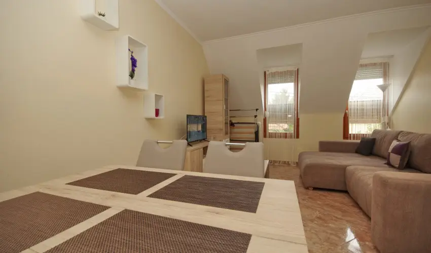 Szamcs Apartman Gyula - Mjus 1. (min. 2 j)