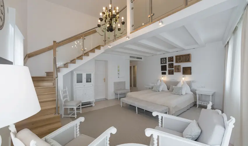 Sz�rcsa Hotel Sz�kesfeh�rv�r - M�jus 1. (min. 2 �j)