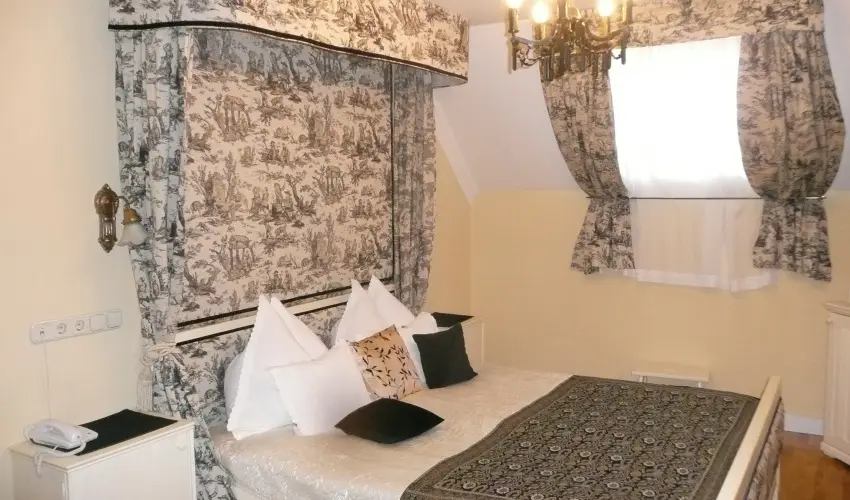 Sz�rcsa Hotel Sz�kesfeh�rv�r - M�jus 1. (min. 2 �j)