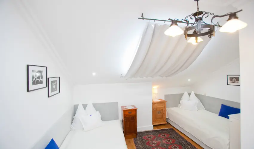 Sz�rcsa Hotel Sz�kesfeh�rv�r - M�jus 1. (min. 2 �j)