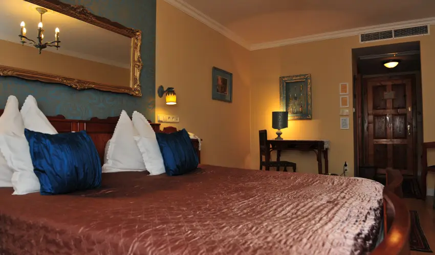 Sz�rcsa Hotel Sz�kesfeh�rv�r - M�jus 1. (min. 2 �j)