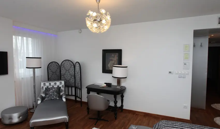 Sz�rcsa Hotel Sz�kesfeh�rv�r - M�jus 1. (min. 2 �j)