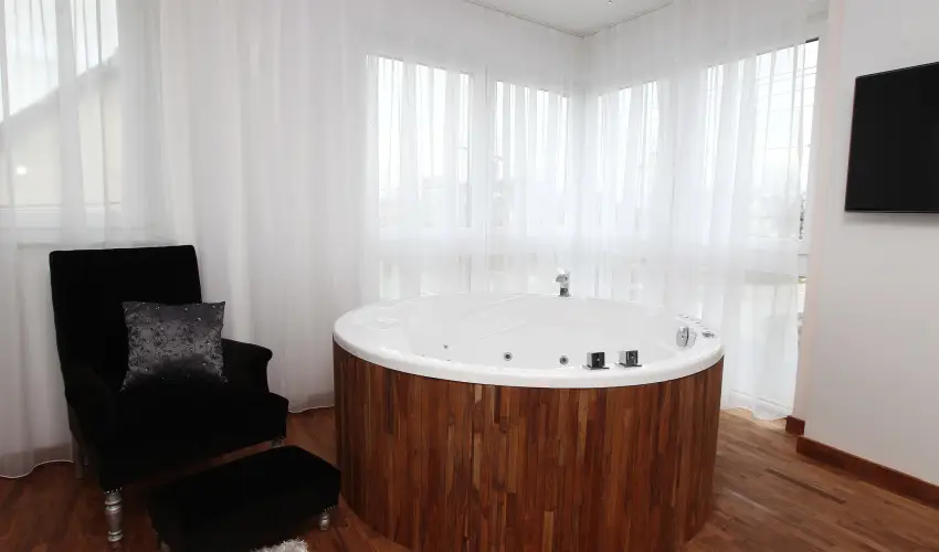 Sz�rcsa Hotel Sz�kesfeh�rv�r - M�jus 1. (min. 2 �j)