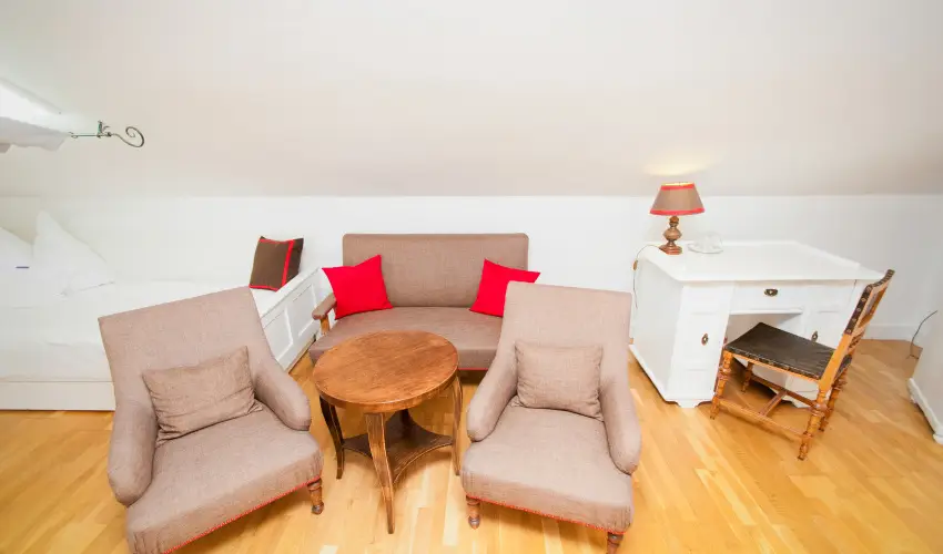 Sz�rcsa Hotel Sz�kesfeh�rv�r - M�jus 1. (min. 2 �j)