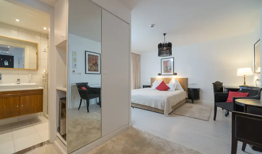 Sz�rcsa Hotel Sz�kesfeh�rv�r - M�jus 1. (min. 2 �j)