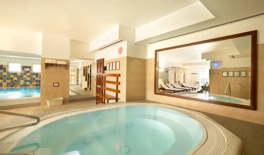 Sz�rcsa Hotel Sz�kesfeh�rv�r - M�jus 1. (min. 2 �j)