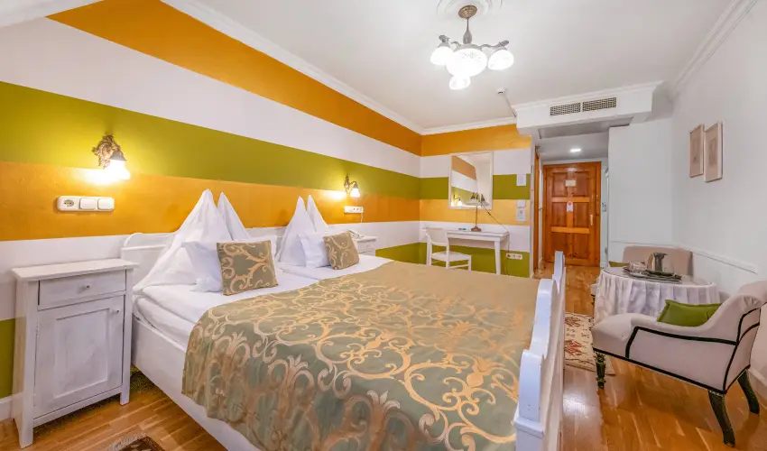Sz�rcsa Hotel Sz�kesfeh�rv�r - M�jus 1. (min. 2 �j)