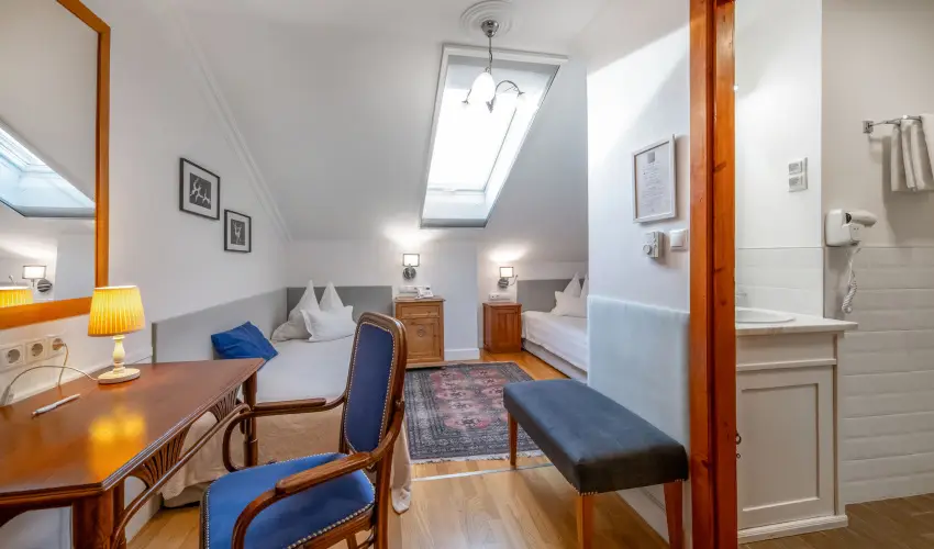 Sz�rcsa Hotel Sz�kesfeh�rv�r - M�jus 1. (min. 2 �j)