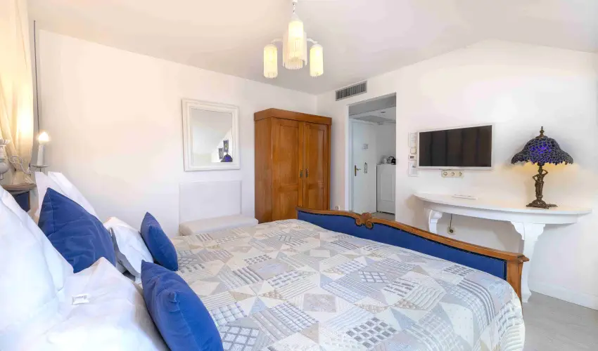 Sz�rcsa Hotel Sz�kesfeh�rv�r - M�jus 1. (min. 2 �j)