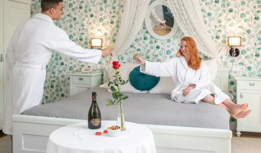 Sz�rcsa Hotel Sz�kesfeh�rv�r - M�jus 1. (min. 2 �j)
